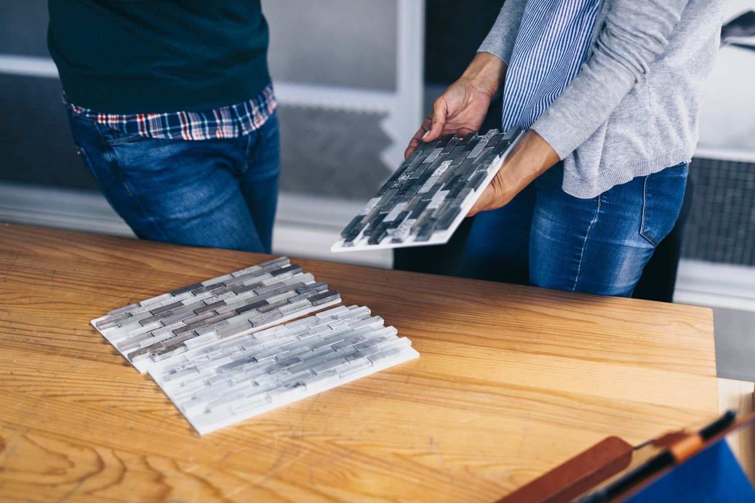 A beautiful backsplash can be installed easily with the help of a tile saw.