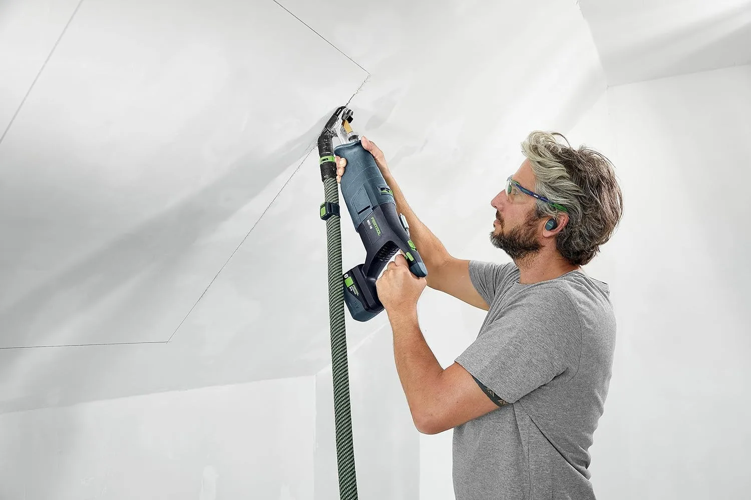 The Festool RSC 18 Cordless Reciprocating Saw can be connected to a dust extraction system for a cleaner workspace.