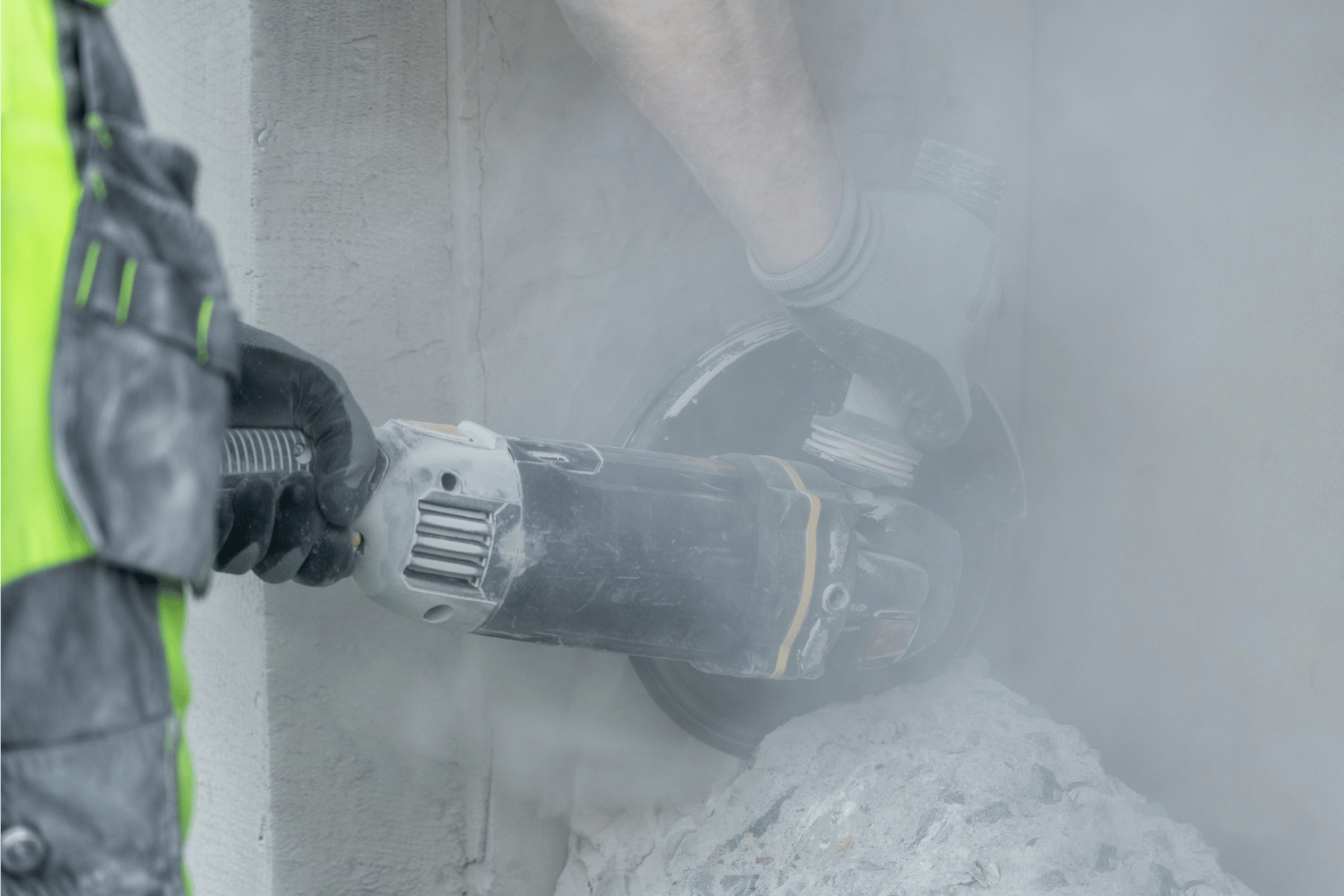 Choose a grinder that accepts a blade between 4 and 7 inches in diameter for ultimate versatility.