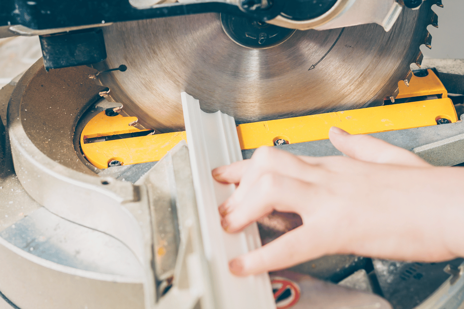 Making a Straight Cross cut with a miter saw